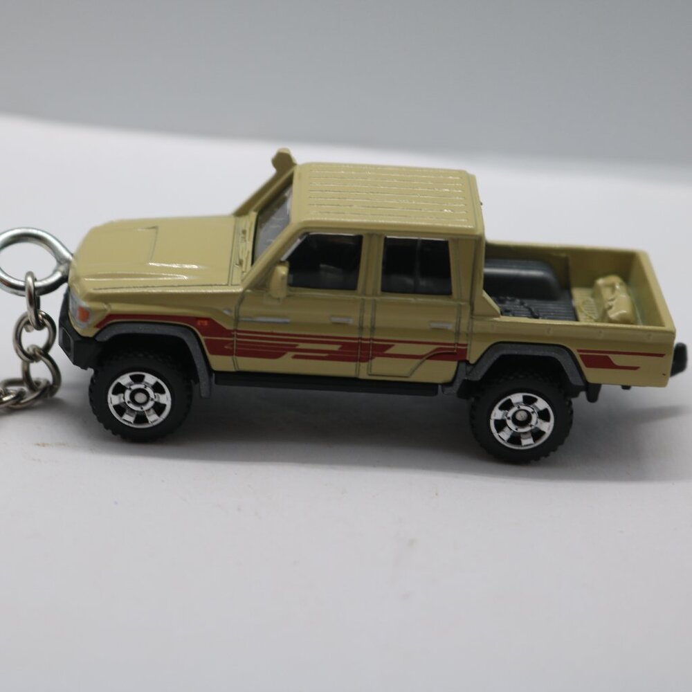 Matchbox 2017 Toyota Landcruiser 78 custom keychain